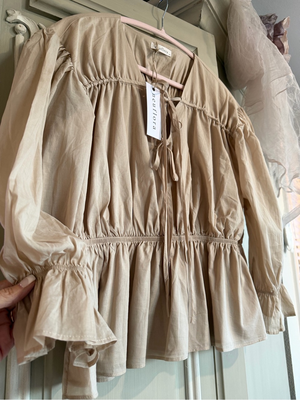 NEUFLORA “Peasant”🍃Blouse” in a Size M, in Tan, NWT, Sold Out